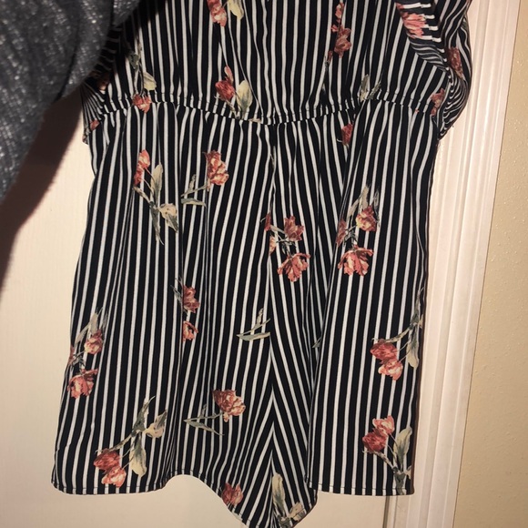 NWT romper size L - Picture 5 of 6